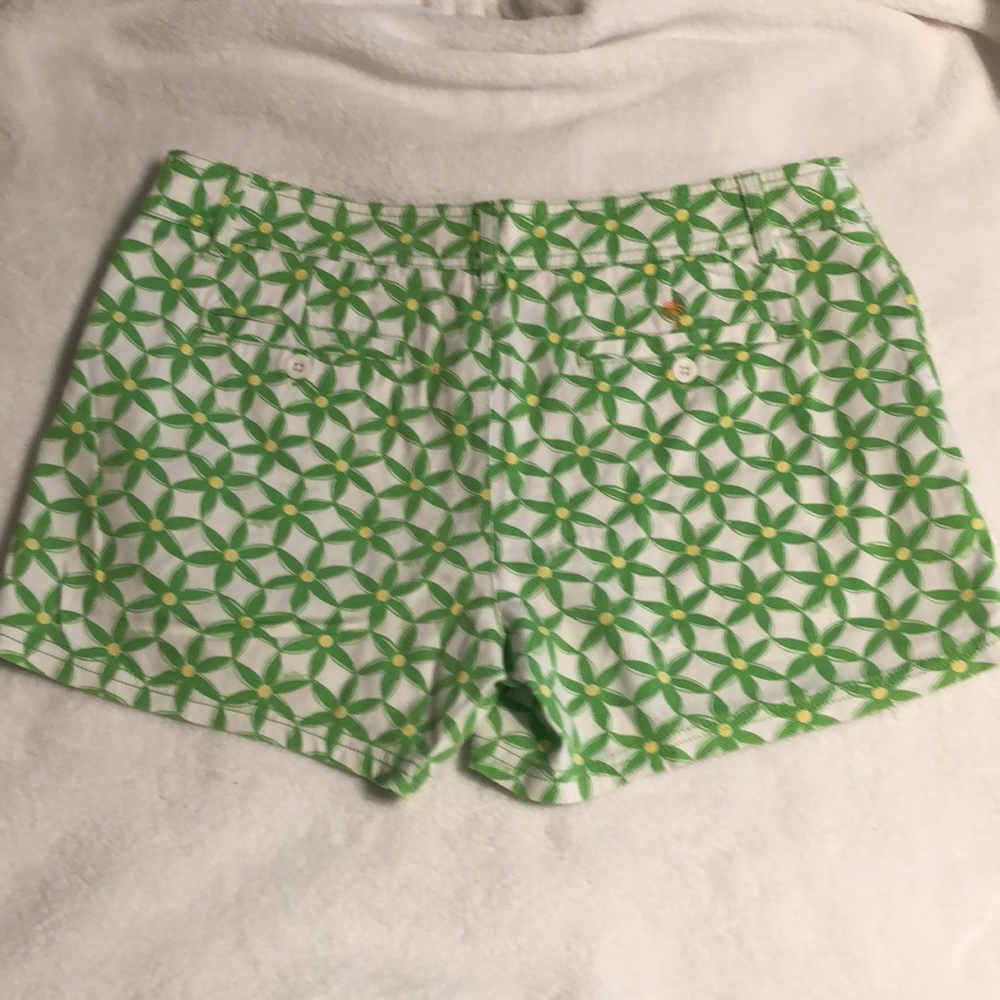 Lilly Pulitzer shorts with cute daisy print - Picture 4 of 5